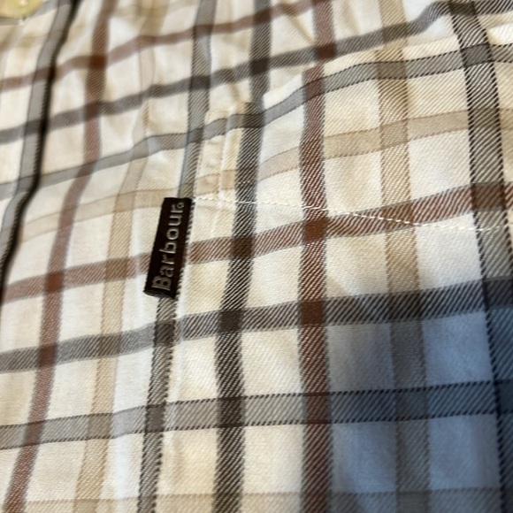 Barbour long sleeve button front shirt. Great condition. Size XL. Front pocket - Picture 2 of 5